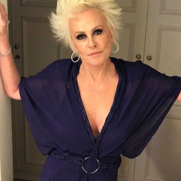 Ana Maria Braga colecionou elogios por vídeo de biquíni: 'Maravilhosa'