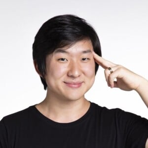 Pyong Lee é hipnólogo e está no reality 'Ilha Record'