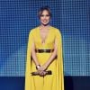 O amarelo, cor do vestido de Jennifer Lopez em premiação, é uma das queridinhas de leoninas