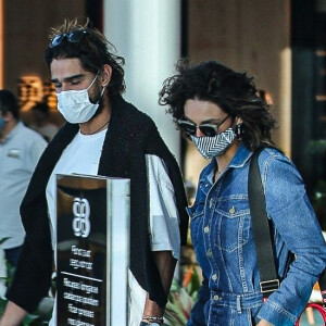 Débora Nascimento e Marlon Teixeira: namorados foram fotografados pela primeira vez juntos durante passeio por shopping do Rio de Janeiro