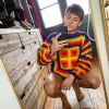 Casacos de tricô colorido deixam o look de frio mais divertido