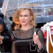 Nicole Kidman lança filme infantil em Londres e posa para foto com fã mirim