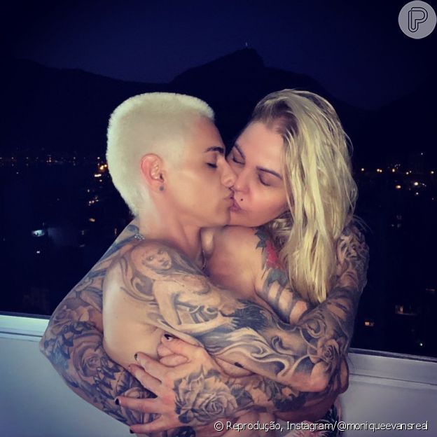 Foto de Monique Evans com a namorada, Cacá Werneck