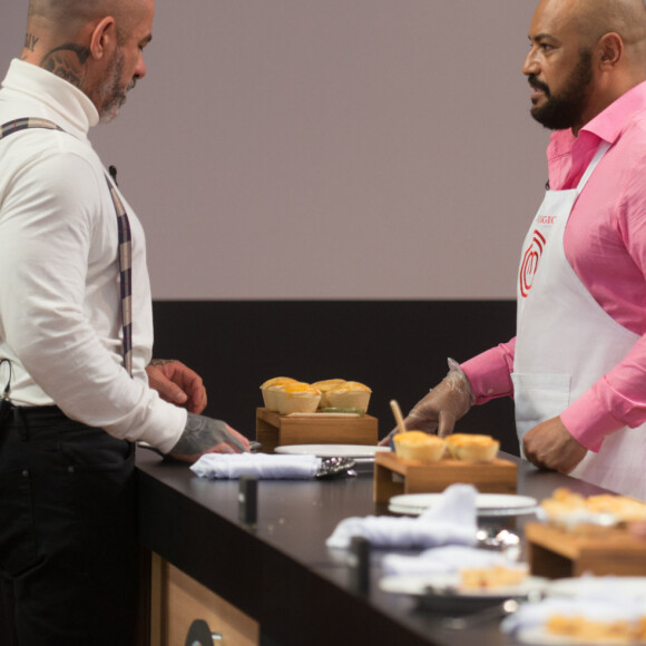 'MasterChef 2021': Sérgio e Tiago ficaram entre os destaques negativos com Amanda, que foi salva pelo mezanino, levando à eliminação do brasiliense: 'O Tiago não merecia'