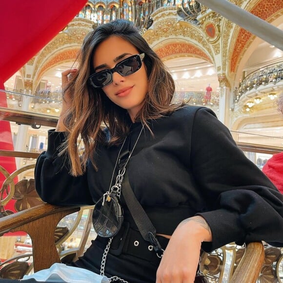 Bruna Biancardi postoui foto na Galerie Lafayette, em Paris