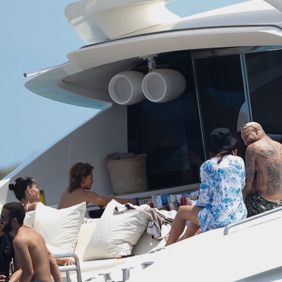 Bruna Biancardi e Neymar estão em Paris depois de passagem por Ibiza, onde foram fotografados juntos em barco