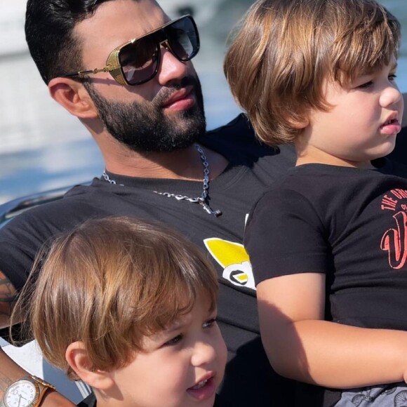 Gusttavo Lima também citou os filhos, Gabriel e Samuel, durante o show
