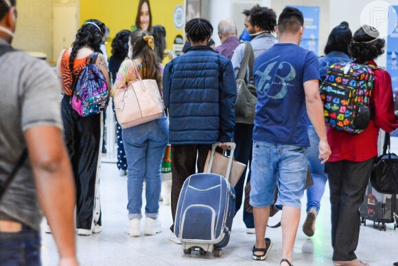 Ex-'Carrossel', Jean Paulo Campos foi fotografado em aeroporto no Rio de Janeiro