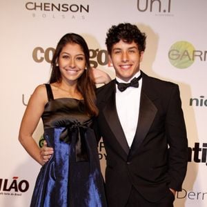 Ricky Tavares e a irmã Juliana Xavier, com quem atuou na peça 'Apaixonados' (2013)