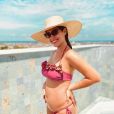 Vivian Amorim está grávida do primeiro filho e mostrou barriga em foto de biquíni