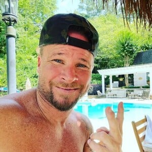 Brian Littrell ficou conhecido nos anos 1990 por causa da boyband Backstreet Boys