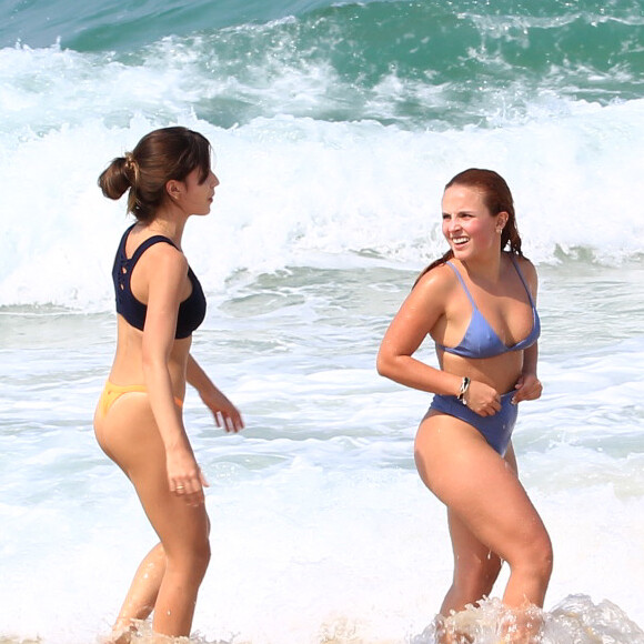 Larissa Manoela teria irritado a mãe ao bancar viagem da amiga Bianca Palhares