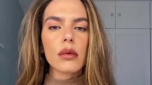 Mariana Goldfarb faz vídeo seguindo tutorial de sedução e pergunta: 'Te seduzi?'