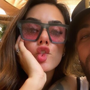 Bruna Biancardi e Neymar não apareceram juntos no aeroporto, mas postaram, em separado, imagens já em São Paulo