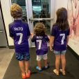 Rebeca Abravanel mostrou sobrinhos  usando camiseta com o nome de Alexandre Pato 