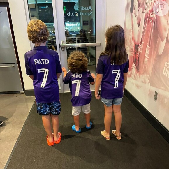 Rebeca Abravanel mostrou sobrinhos usando camiseta com o nome de Alexandre Pato