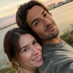 Alexandre Pato e Rebeca Abravanel completaram 2 anos de casados