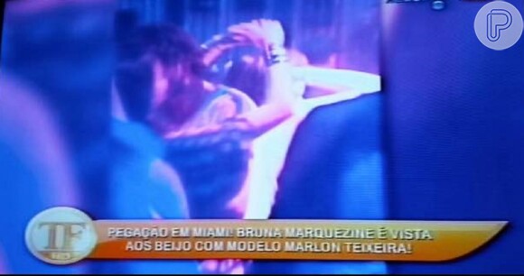 Bruna Marquezine é flagrada beijando o modelo Marlon Teixeira. O clique foi mostrado no TV Fama, nesta segunda-feira, 24 de novembro de 2014