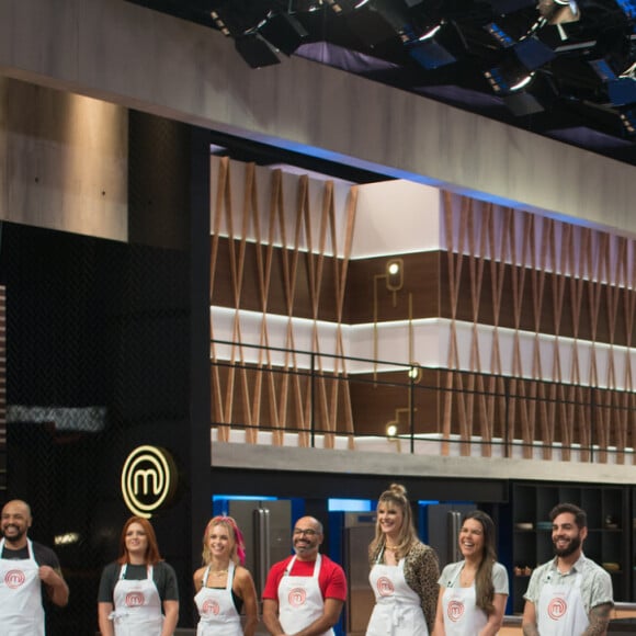 'MasterChef 2021': participantes terão que escolher caixas de formatos e tamanhos diversos, podendo trocar de caixa com outros cozinheiros que já abriram o 'presente'