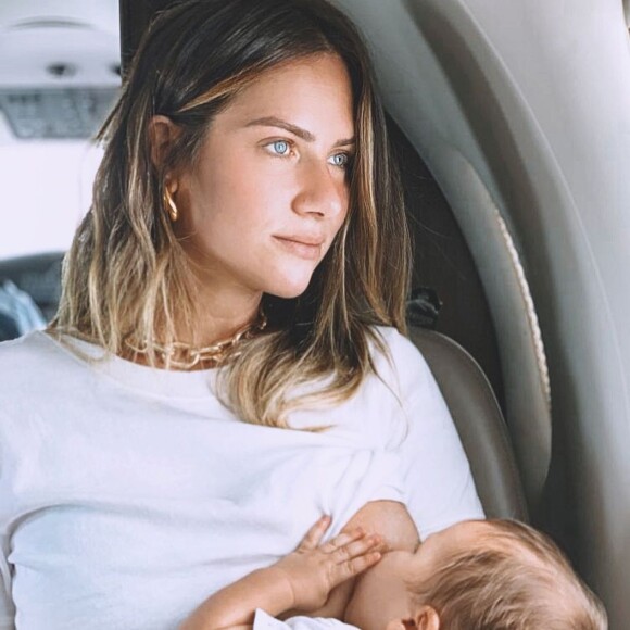 Giovanna Ewbank contou que chorou todo o primeiro mês da amamentação