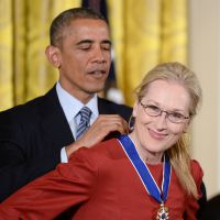 Barack Obama entrega Medalha da Liberdade à Meryl Streep em cerimônia
