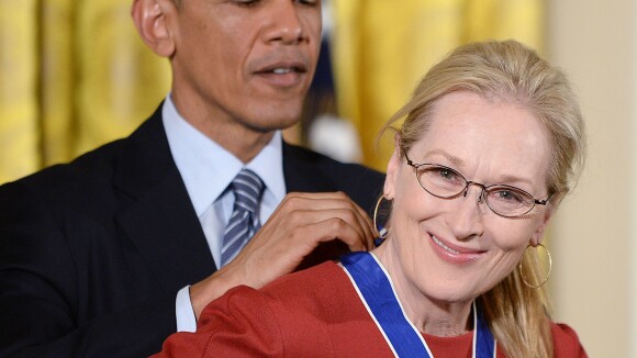 Barack Obama entrega Medalha da Liberdade à Meryl Streep em cerimônia