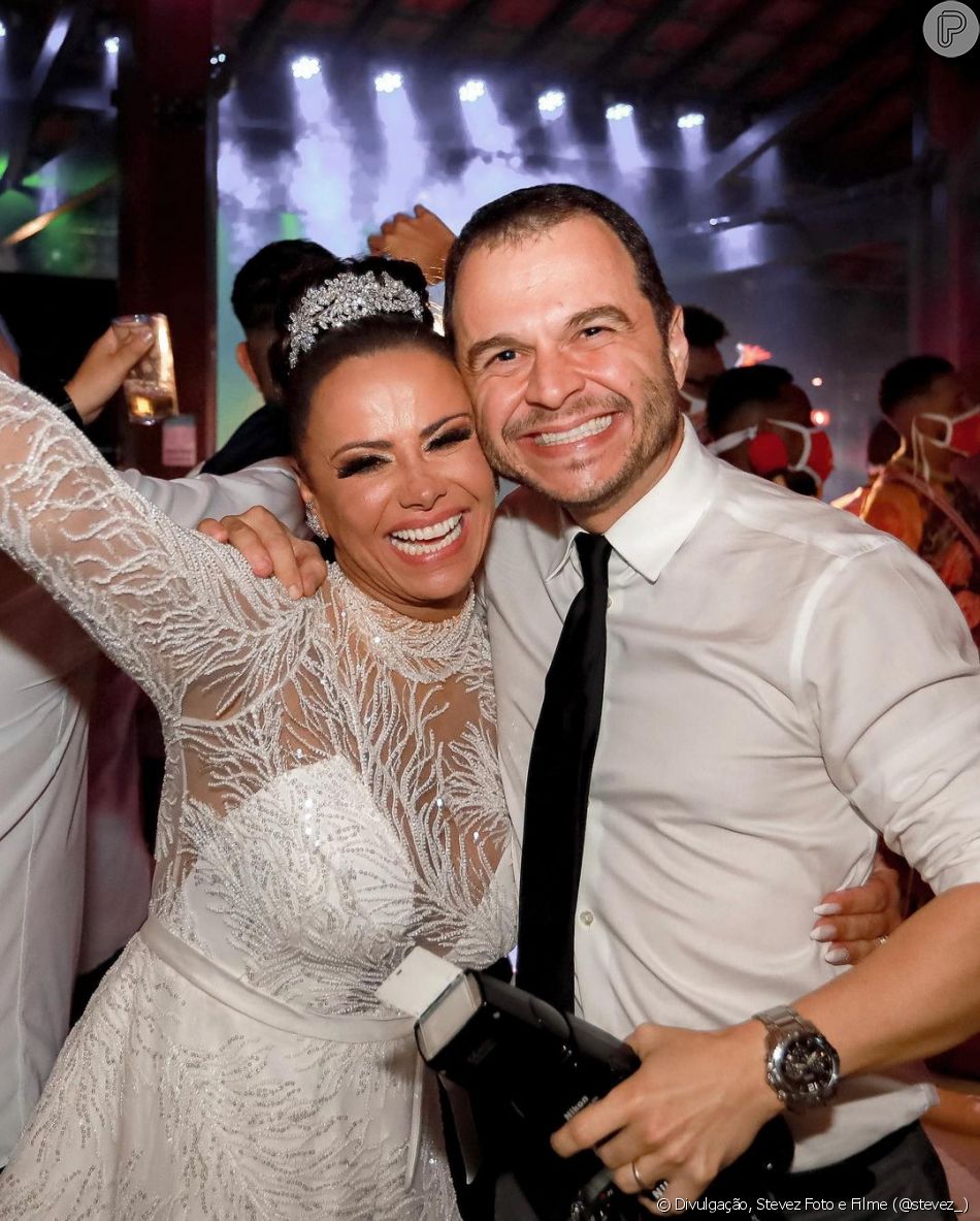 Look de noiva de Viviane Araújo: atriz deixou véu de lado para a festa de casamento