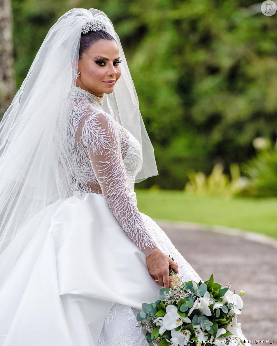Viviane Araújo escolheu vestido de princesa com milhares de cristais para o casamento com Guilherme Militão