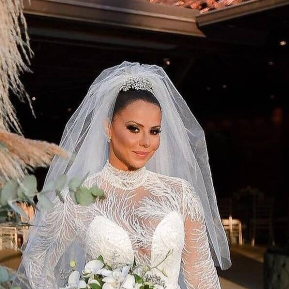 Vestido de noiva de Viviane Araújo foi no estilo princesa