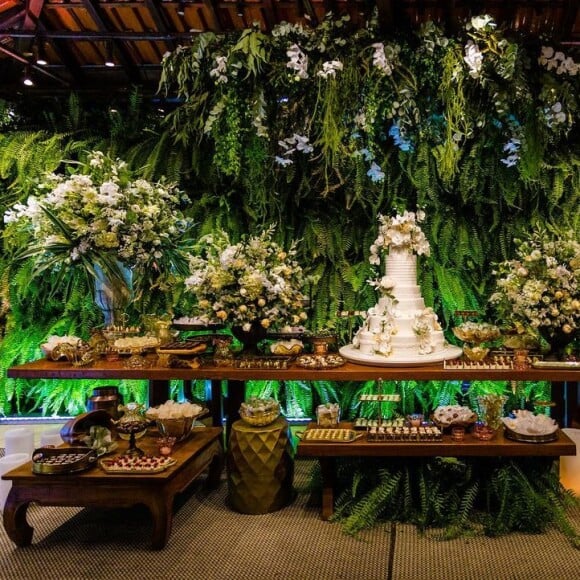 Casamento de Viviane Araújo teve mesa de doces farta