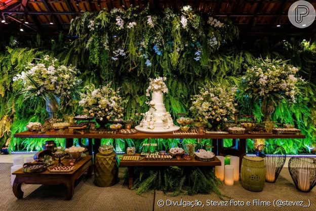 Casamento de Viviane Araújo teve mesa de doces farta