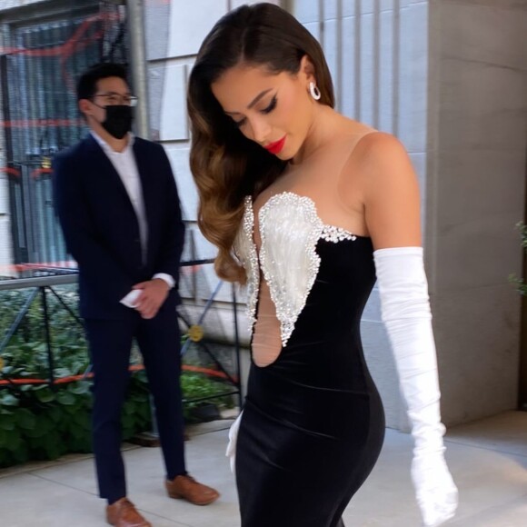 Anitta apostou em um vestido exclusivo da Miss Sohee para o VMA 2021