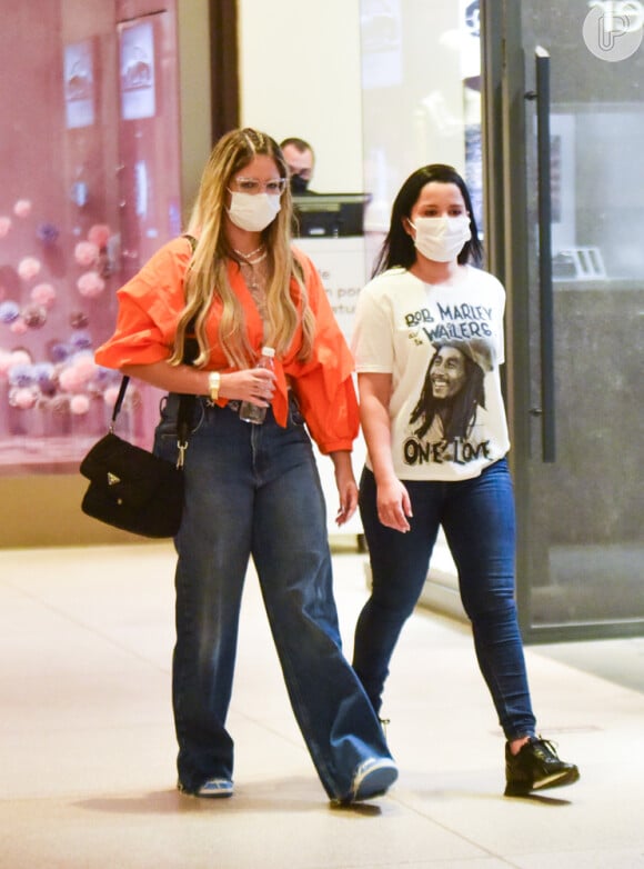 Looks de Marília Mendonça e Maraisa têm jeans como protagonista