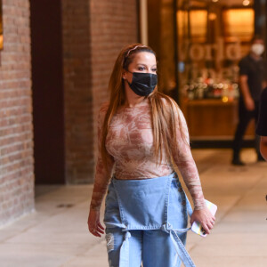 Maiara usou macacão jeans em look para passeio com amigas