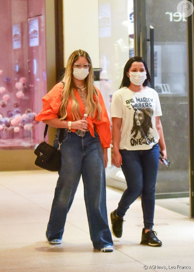 Marília Mendonça e Maraisa escolheram jeans diferentes para looks