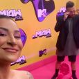 Bianca Andrade posa com Fred no Pink Carpet do MIAW 2021
