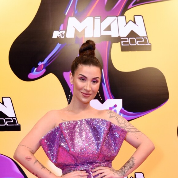 Bianca Andrade escolheu vestido lilás da Maya Bozzato Brand