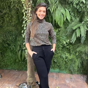 Thais Fersoza destacou corpo mais magro em look estiloso