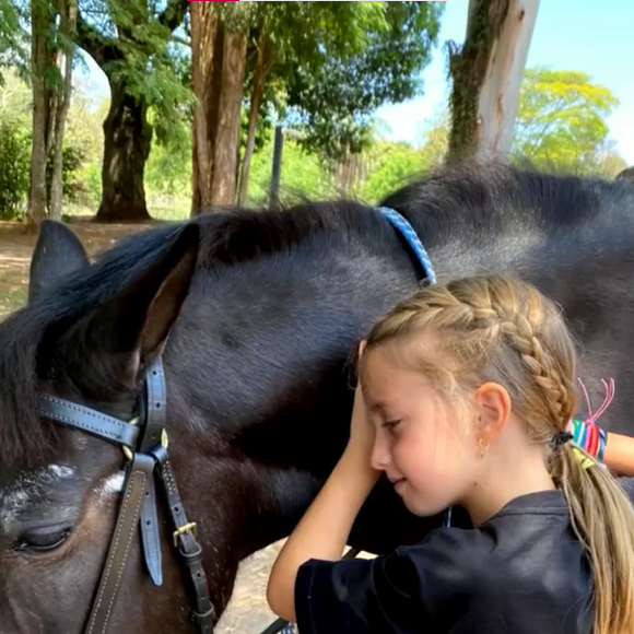 Angélica exaltou a filha mais nova Eva: 'Menina alegre, fiel, talentosa... Ama os animais, a melhor amiga dos amigos e da família'