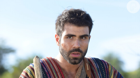 Na novela 'Gênesis', Potifar (Val Perré) soca José (Juliano Laham) e o manda para a prisão ao acreditar em farsa de Neferíades (Dandara Albuquerque)