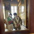 Sasha e João Figueiredo visitam Palácio de Versalhes com produções coloridas