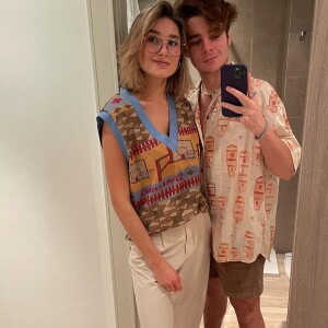 Looks de viagem de Sasha e João Figueiredo são feitos com peças confortáveis