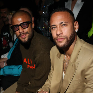 Neymar foi um dos convidados da Semana de Moda de Paris