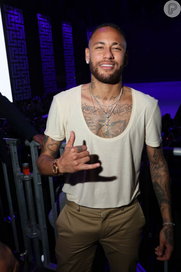 Neymar compareceu a evento da Semana de Moda parisiense