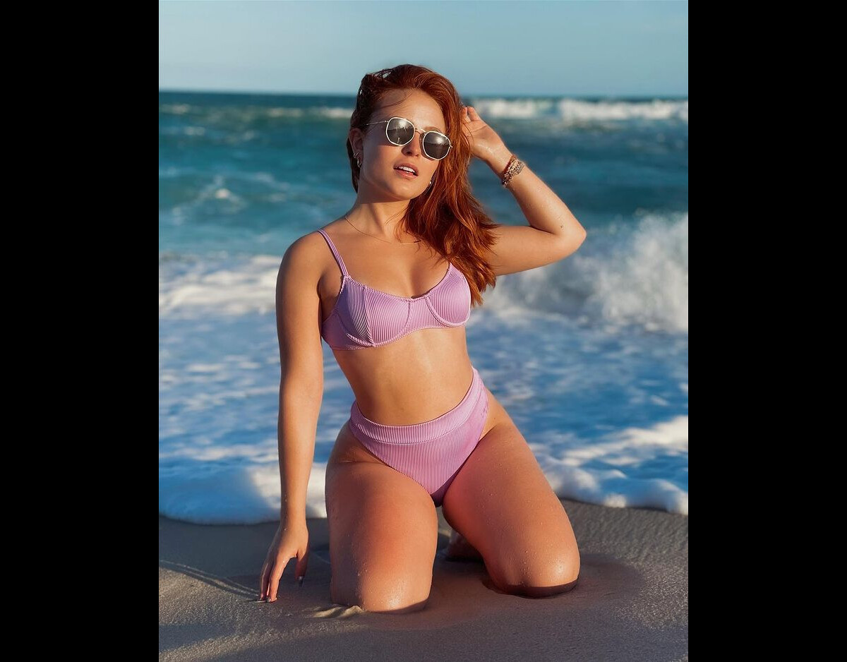 Foto: Larissa Manoela usa hot pants com top meia-taça com a cor da  temporada: lavanda segue em alta na primavera/verão - Purepeople