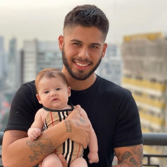 Zé Felipe já apresenta ciúmes da filha, Maria Alice, de 4 meses