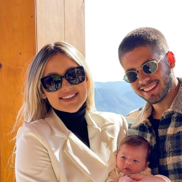 Virgínia Fonseca e Zé Felipe levaram Maria Alice, de 4 meses, para a viagem pela Europa, ao lado de sua babá