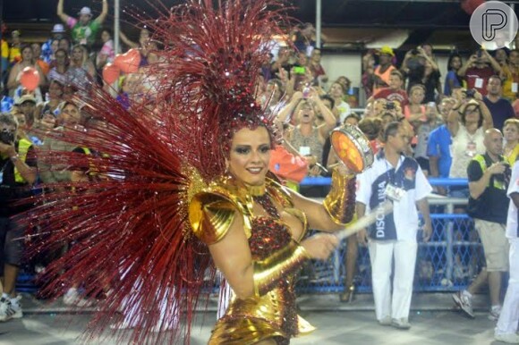 Viviane Araújo durante desfile do Salgueiro no Carnaval 2014
