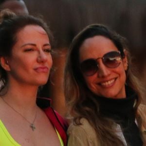 Maria Maya namora a gerente comercial Amanda Labrego