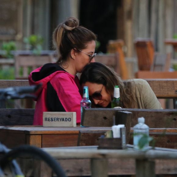 Maria Maya trocou carinhos com a namorada, Amanda Labrego